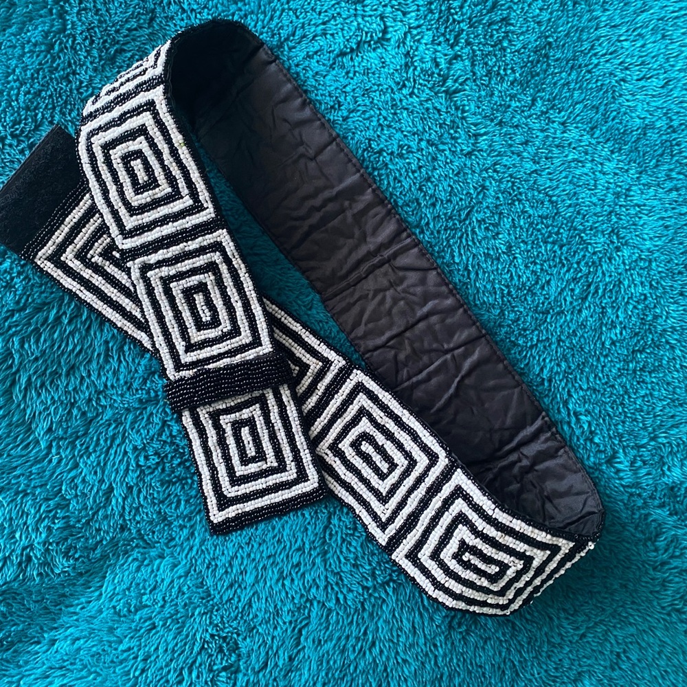 SOPHISTICATED B & W BEADED BELT